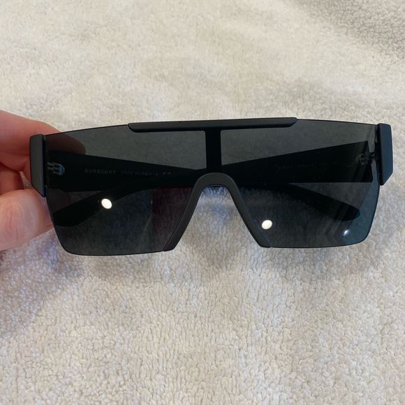 Burberry BE4291 Sunglasses, Matte Black - Picture 4 of 9